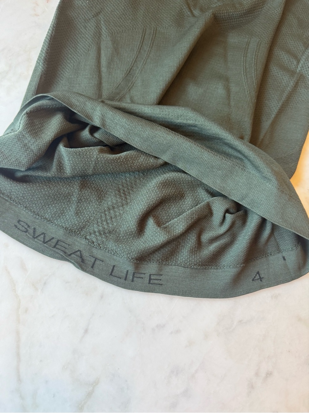 Lululemon Women’s Olive Green Seamless Short Sleeve Top - Picture 4 of 4